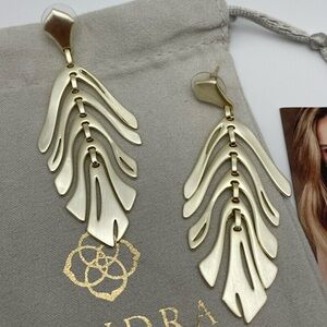 Kendra Scott Gold Earrings ✨